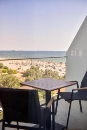 White Tower Apartment Beach view Proprietar